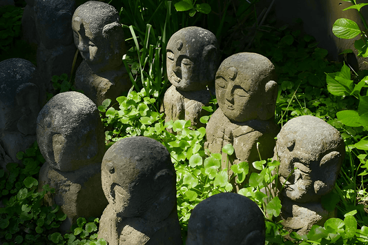 El Templo de la Siesta en Kanazawa : Dormir bajo la Sombra de lo Sagrado - Ala Japonesa